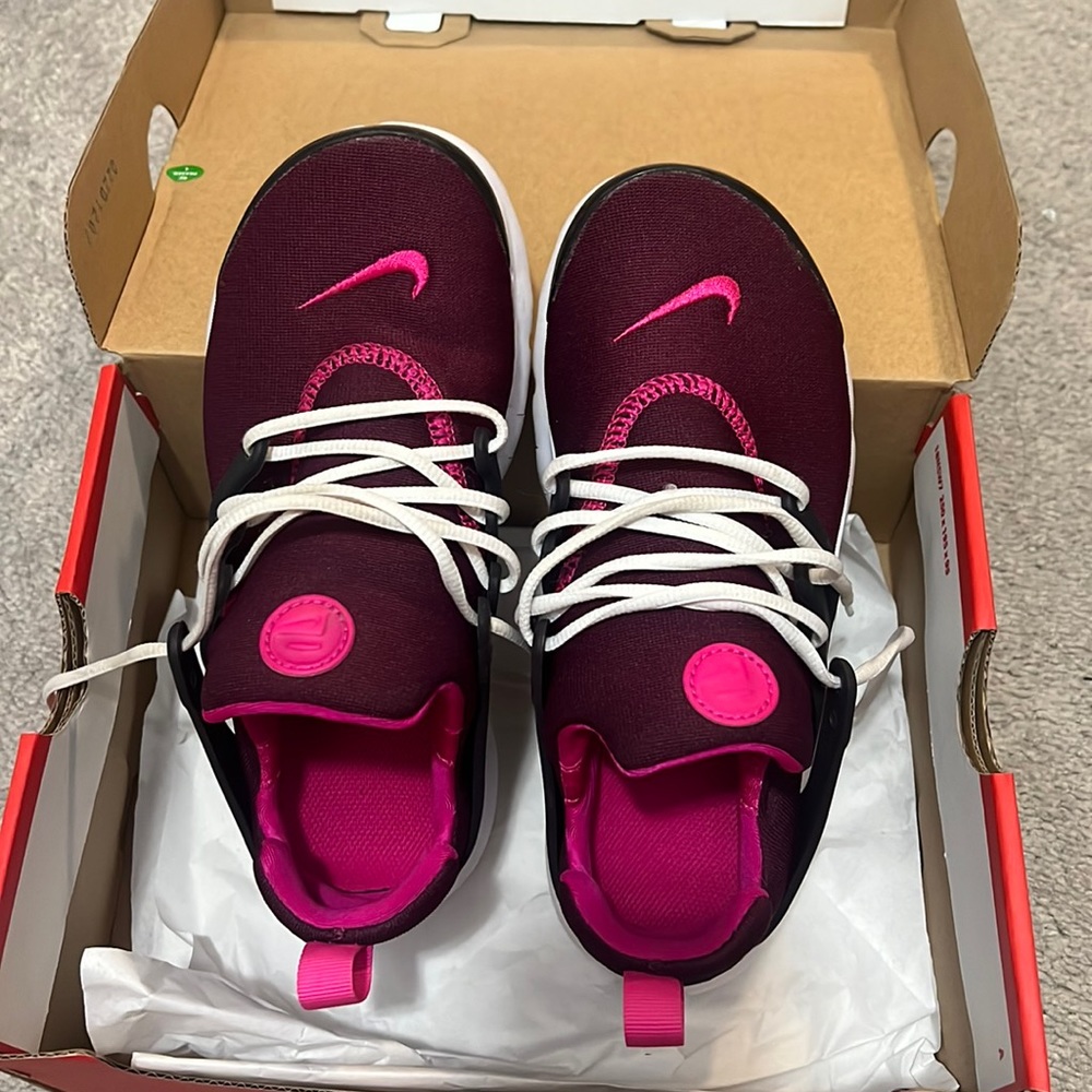 Nike pesto sneakers